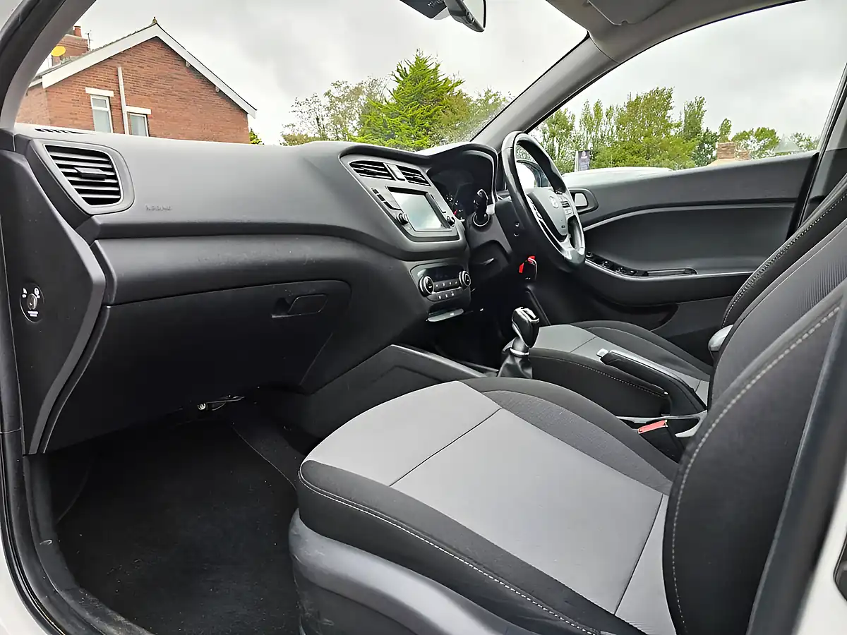 Used 2018 Hyundai I20 Premium Nav White - Interior and Exterior details 16