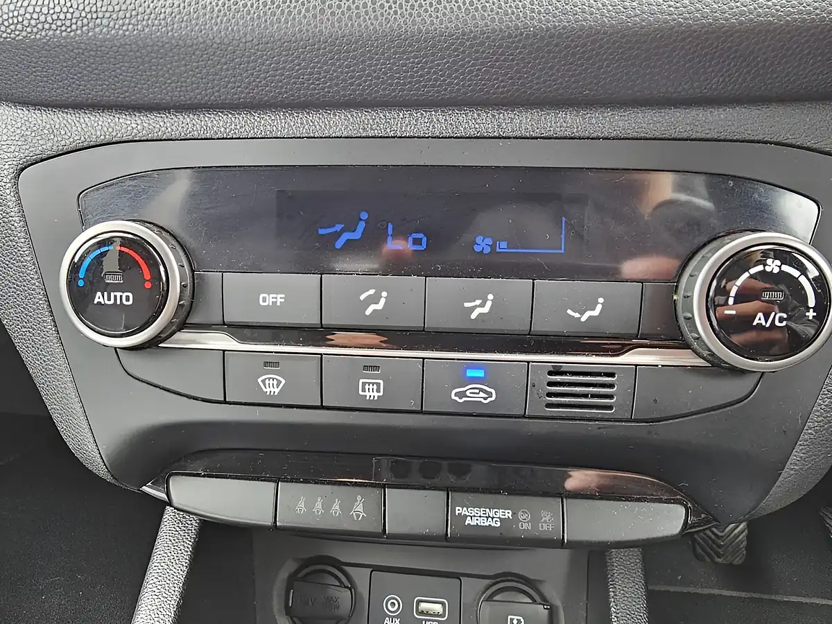 Used 2018 Hyundai I20 Premium Nav White - Interior and Exterior details 19