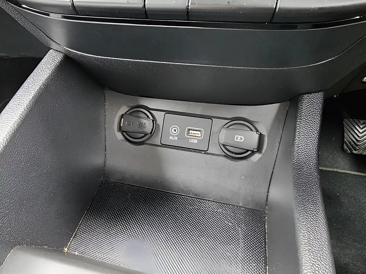 Used 2018 Hyundai I20 Premium Nav White - Interior and Exterior details 20