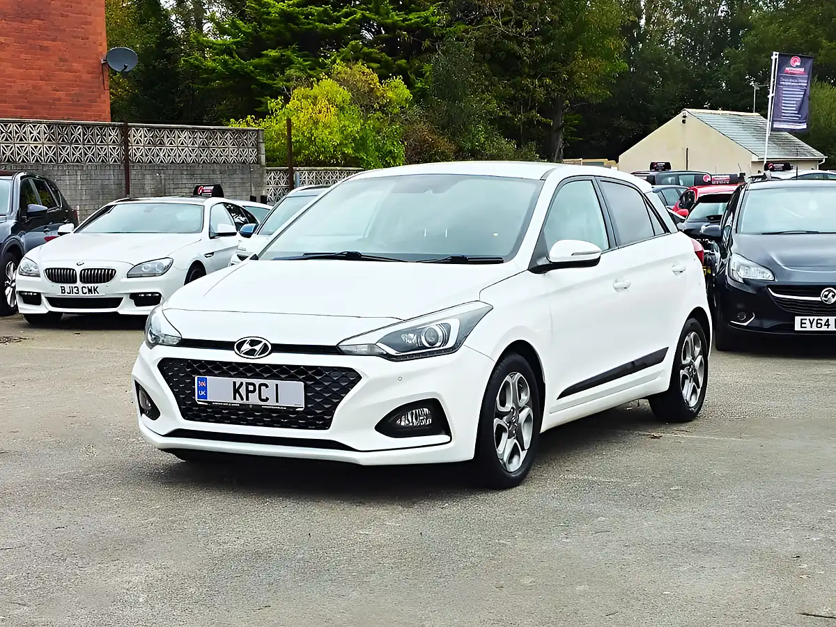 Used 2018 Hyundai I20 Premium Nav White - Interior and Exterior details 4