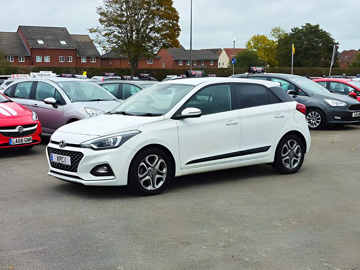 Used 2018 Hyundai I20 Premium Nav White - Interior and Exterior details 5