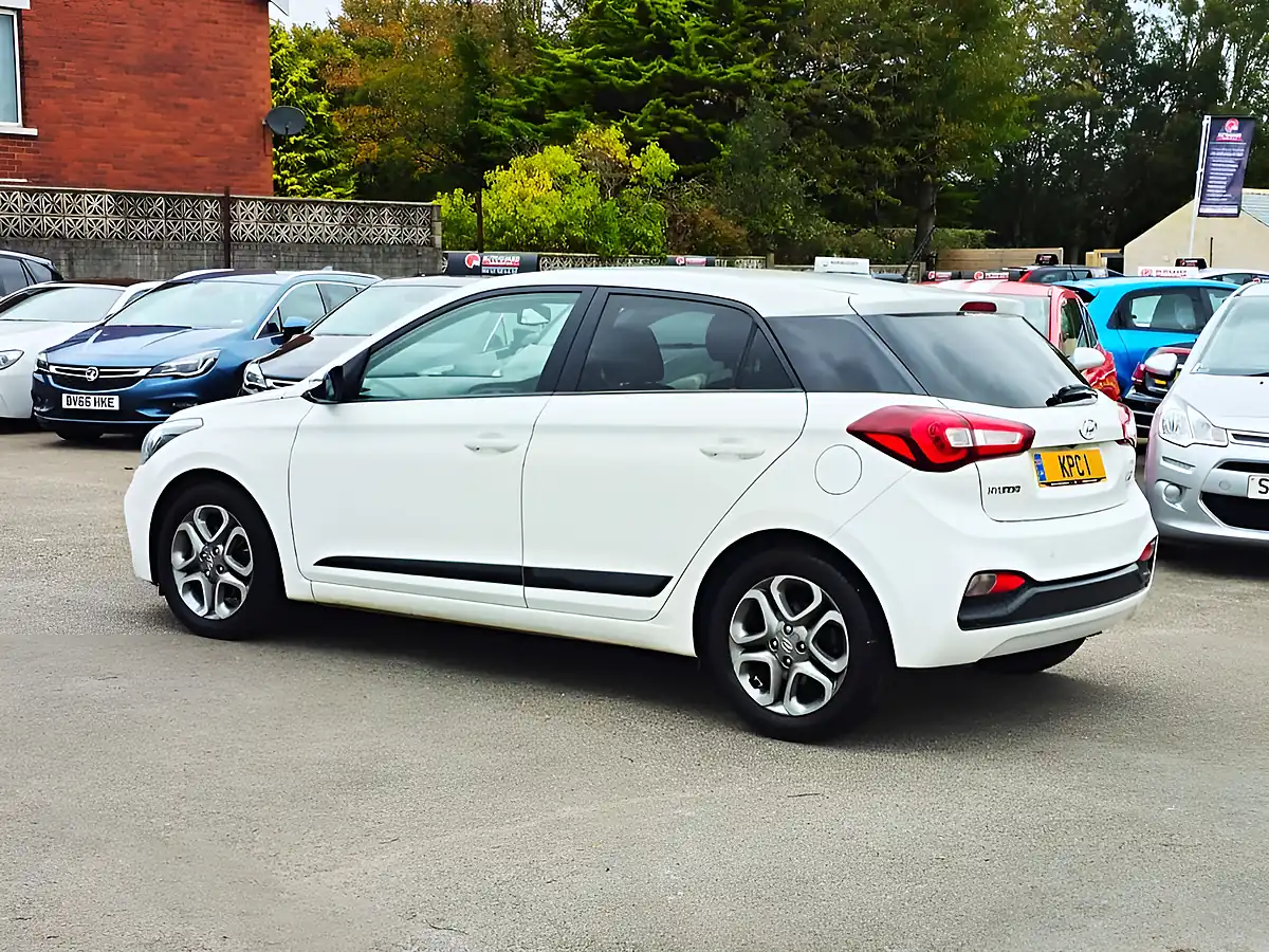 Used 2018 Hyundai I20 Premium Nav White - Interior and Exterior details 6