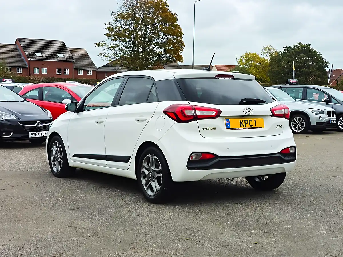 Used 2018 Hyundai I20 Premium Nav White - Interior and Exterior details 7