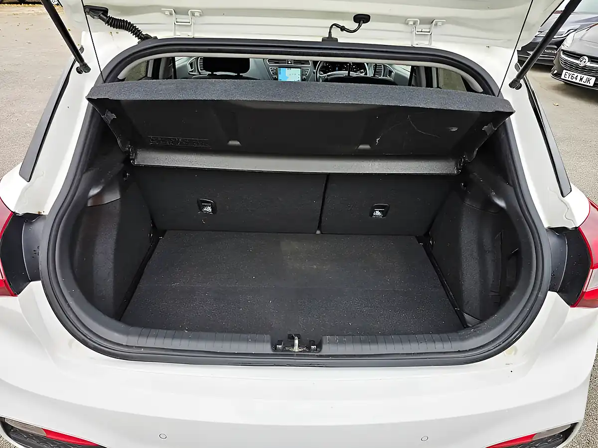 Used 2018 Hyundai I20 Premium Nav White - Interior and Exterior details 9