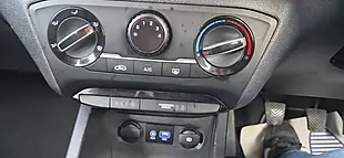 Used 2018 Hyundai I20 S-Connect White - Interior and Exterior details 14