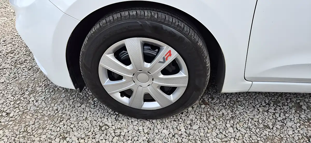 Used 2018 Hyundai I20 S-Connect White - Interior and Exterior details 20