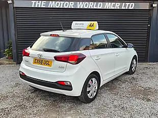 Used 2018 Hyundai I20 S-Connect White - Interior and Exterior details 4