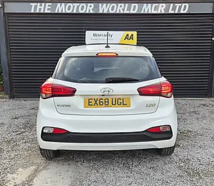 Used 2018 Hyundai I20 S-Connect White - Interior and Exterior details 5