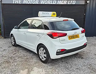 Used 2018 Hyundai I20 S-Connect White - Interior and Exterior details 6