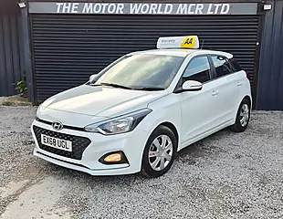 Used 2018 Hyundai I20 S-Connect White - Interior and Exterior details 8