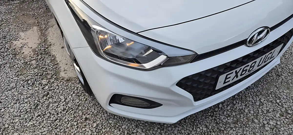 Used 2018 Hyundai I20 S-Connect White - Interior and Exterior details 9