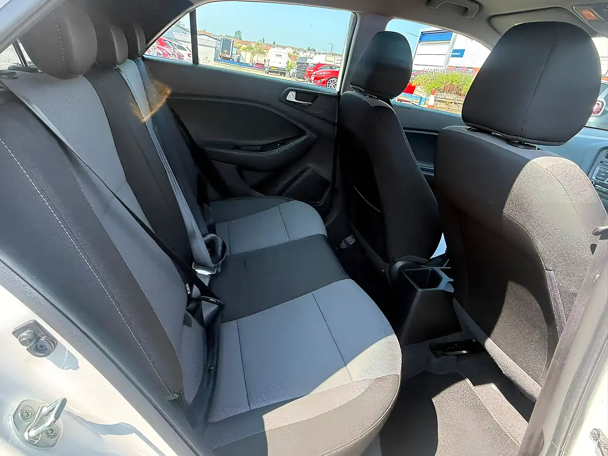 Used 2018 Hyundai I20 Se Euro 6 White - Interior and Exterior details 14