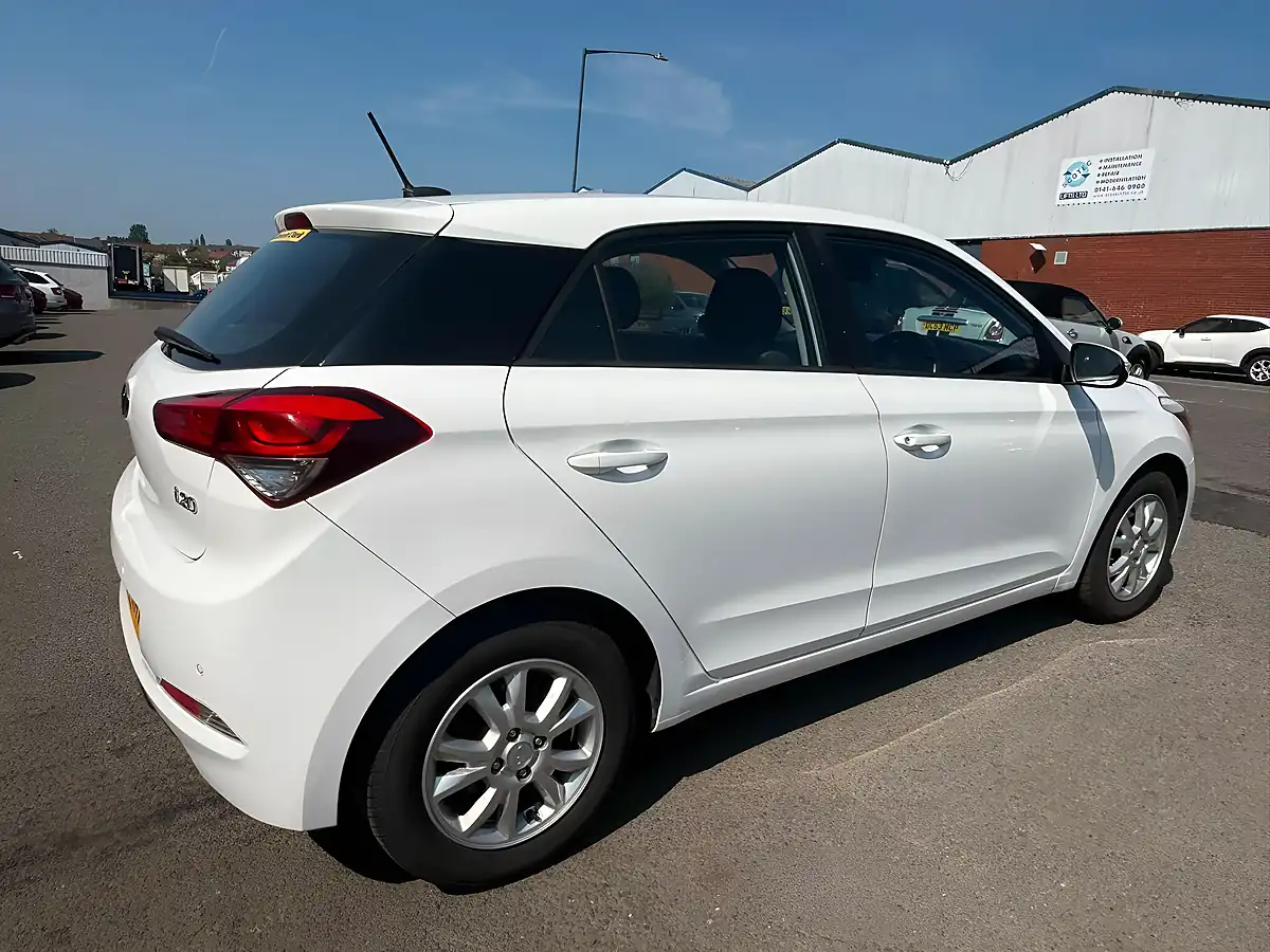 Used 2018 Hyundai I20 Se Euro 6 White - Interior and Exterior details 17