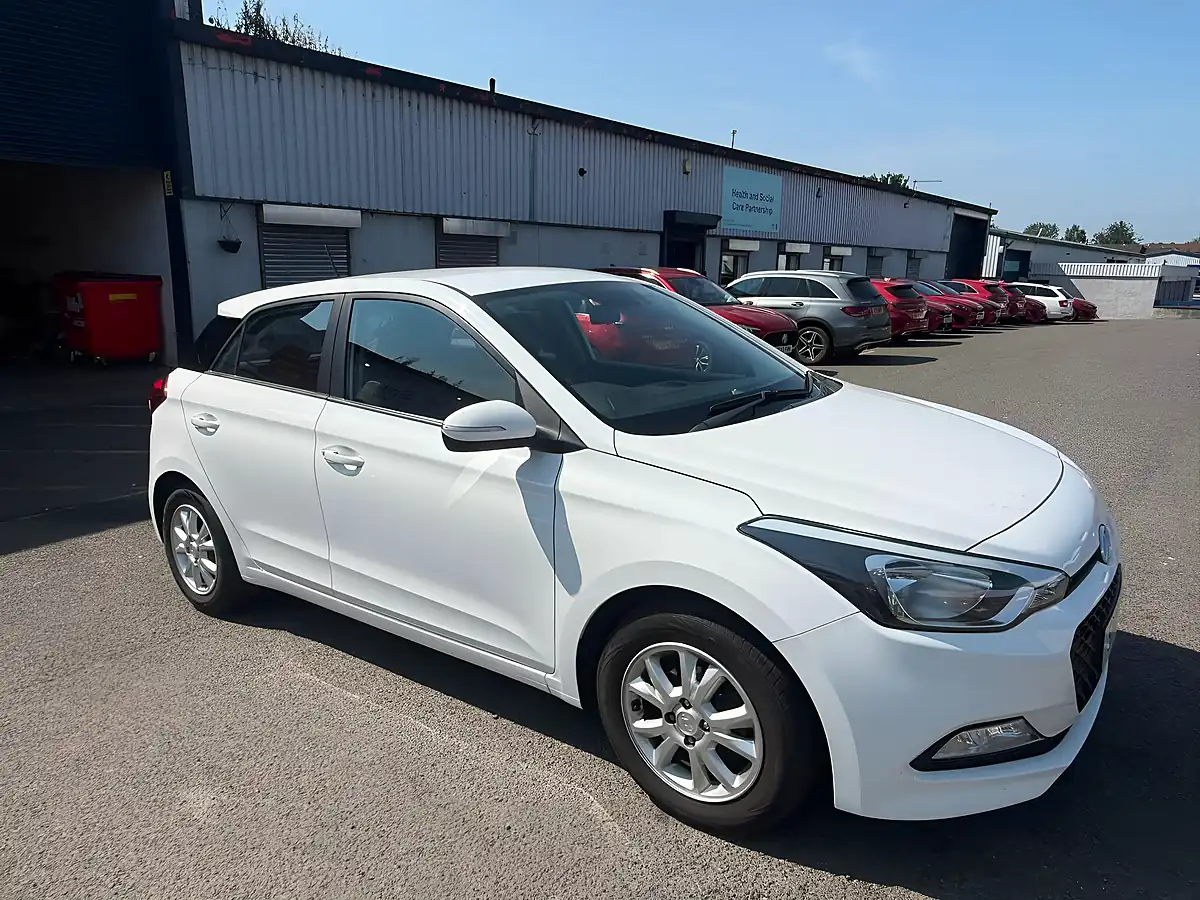 Used 2018 Hyundai I20 Se Euro 6 White - Interior and Exterior details 3