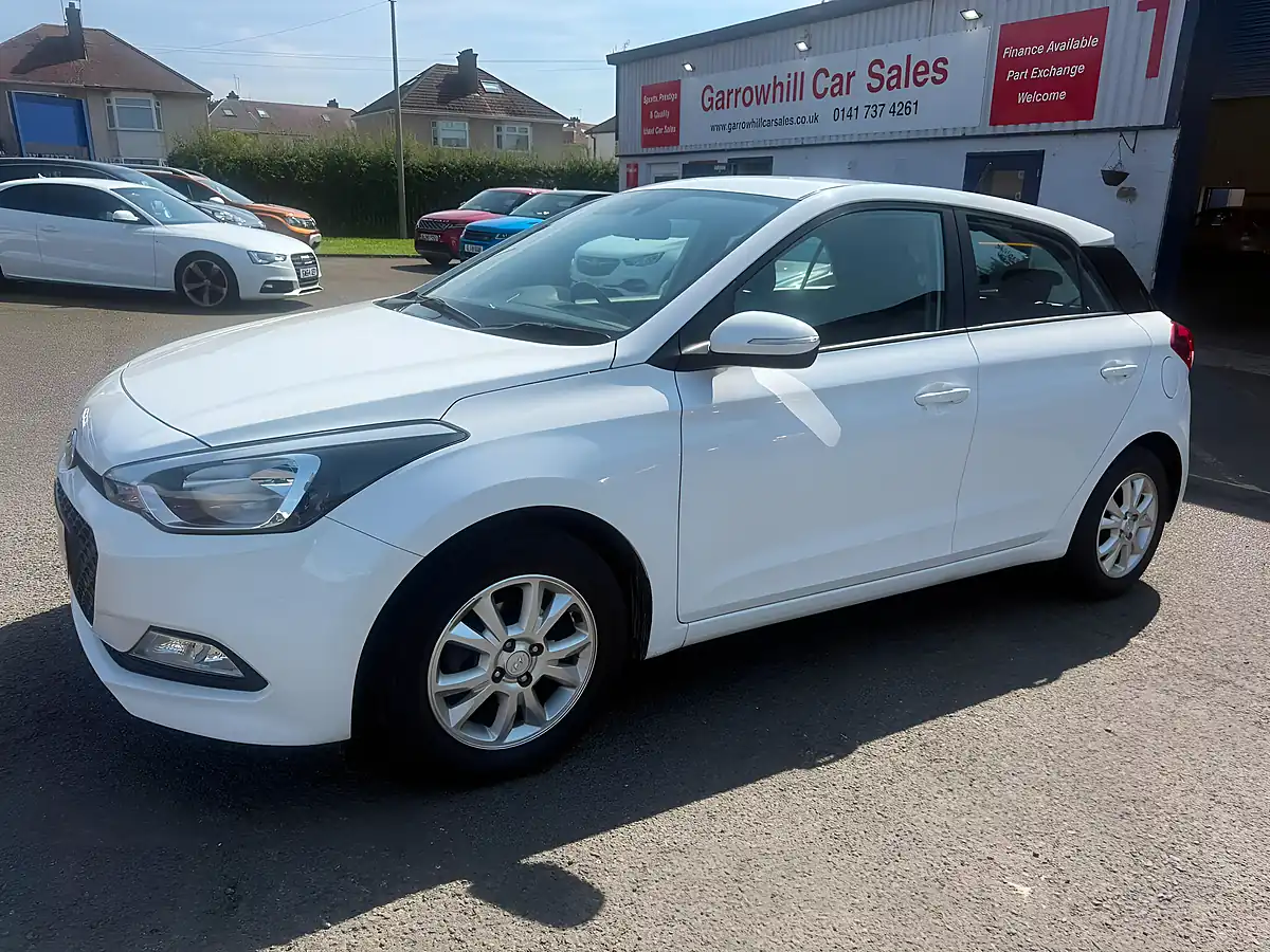 Used 2018 Hyundai I20 Se Euro 6 White - Interior and Exterior details 4