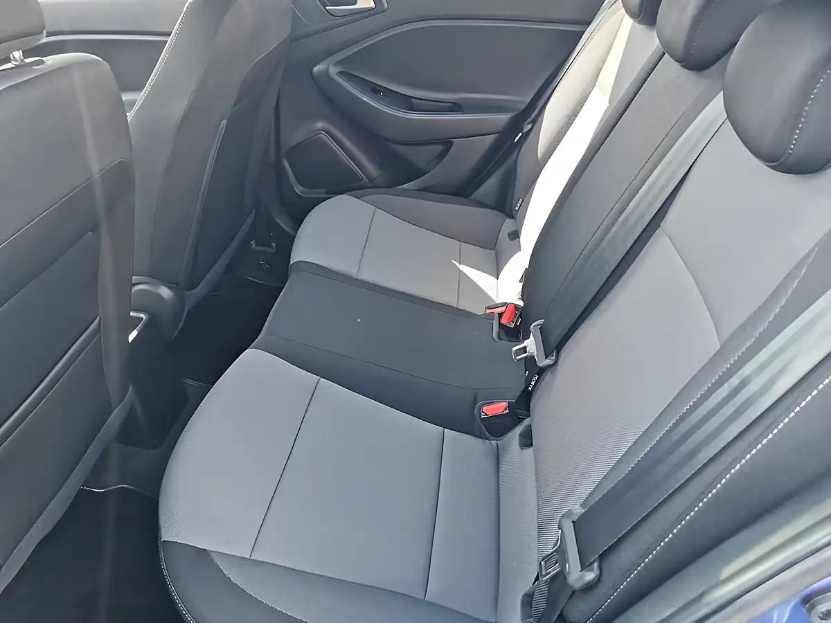 Used 2018 Hyundai I20 Se Launch Edition Champion Blue - Interior and Exterior details 11