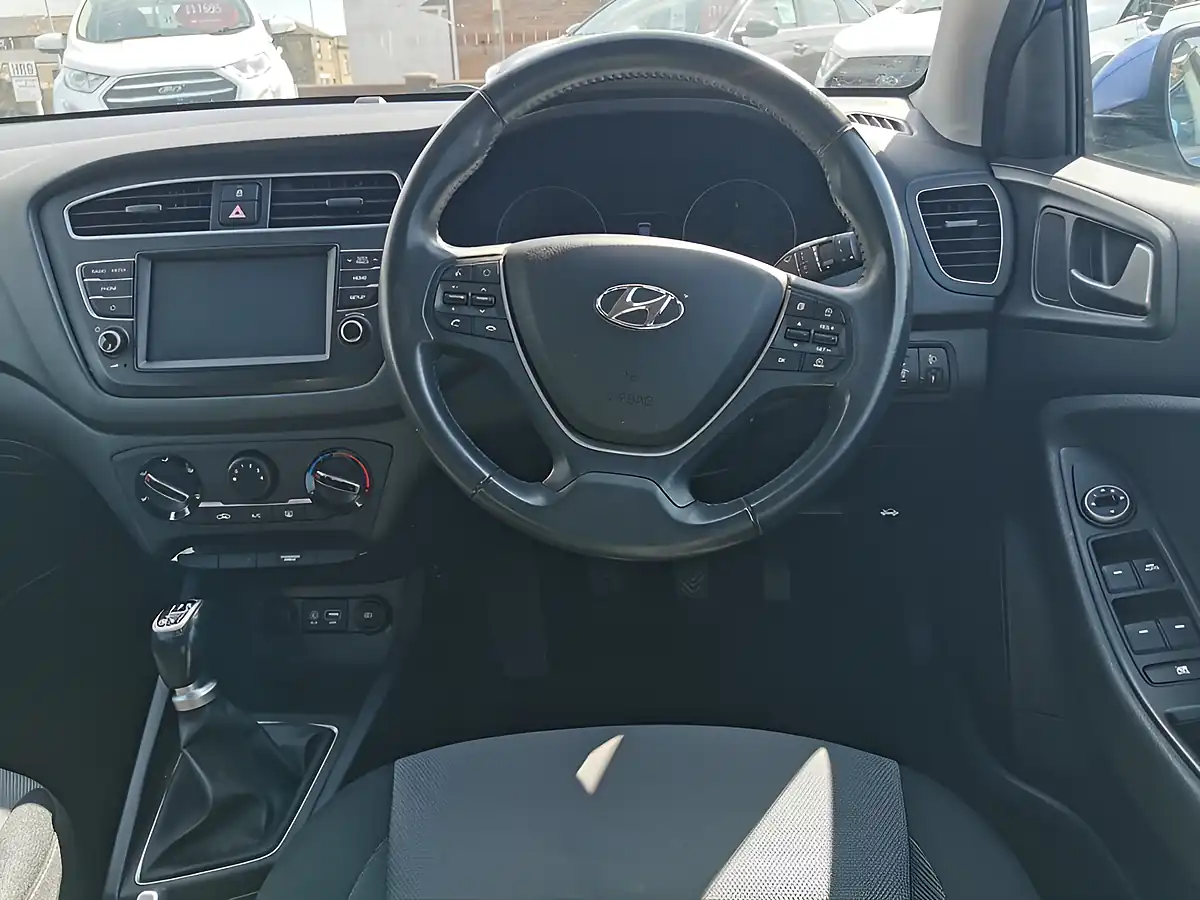 Used 2018 Hyundai I20 Se Launch Edition Champion Blue - Interior and Exterior details 8