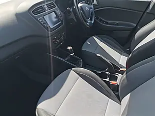 Used 2018 Hyundai I20 Se Launch Edition Champion Blue - Interior and Exterior details 9