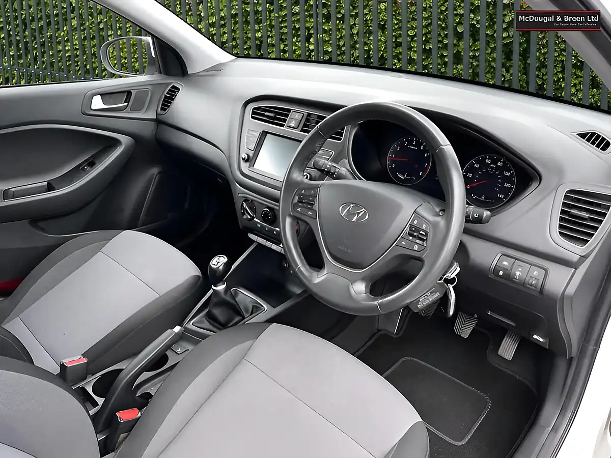 Used 2018 Hyundai i20 Se Launch Edition White - Interior and Exterior details 11