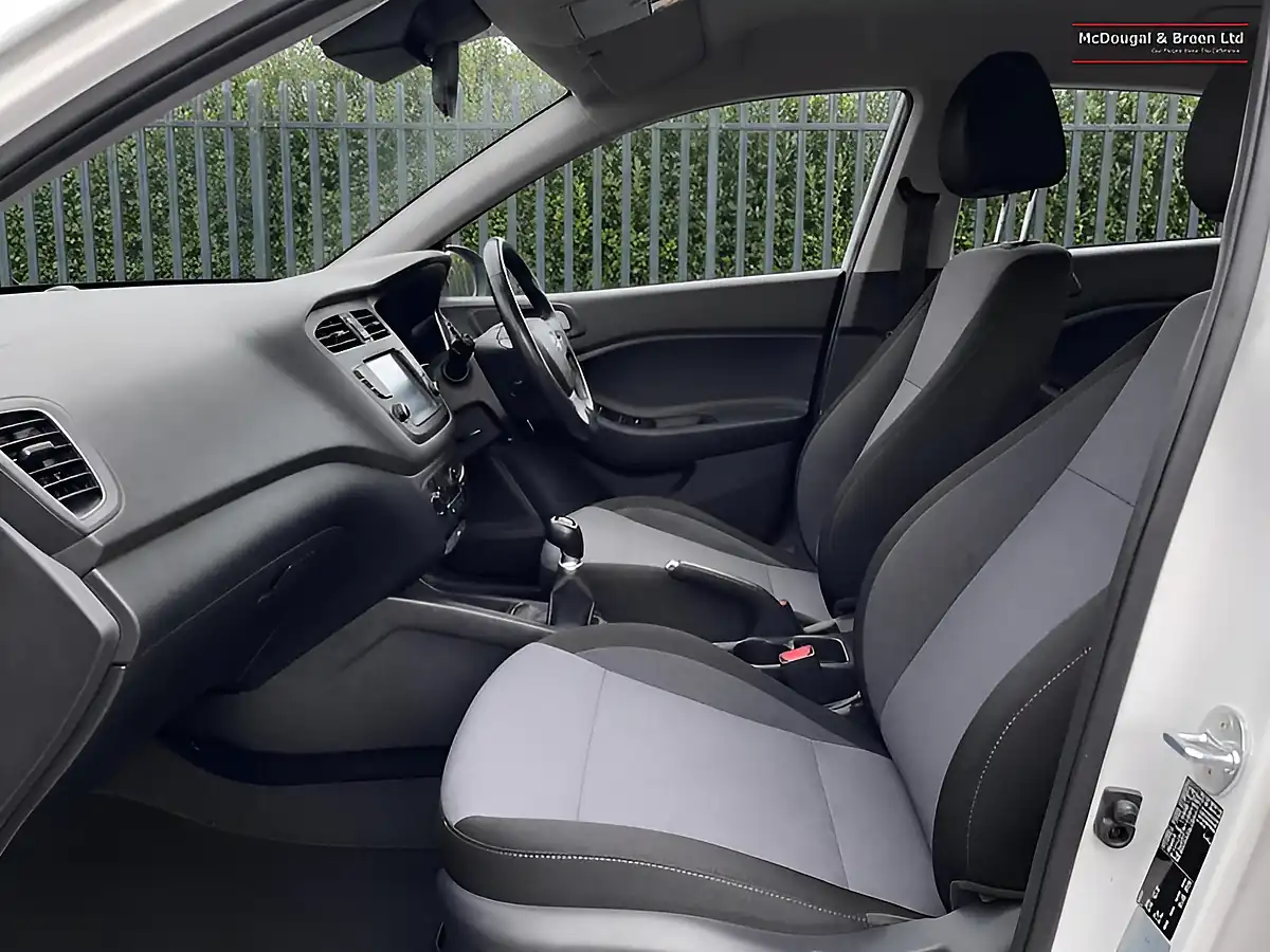 Used 2018 Hyundai i20 Se Launch Edition White - Interior and Exterior details 12