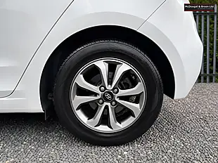 Used 2018 Hyundai i20 Se Launch Edition White - Interior and Exterior details 13