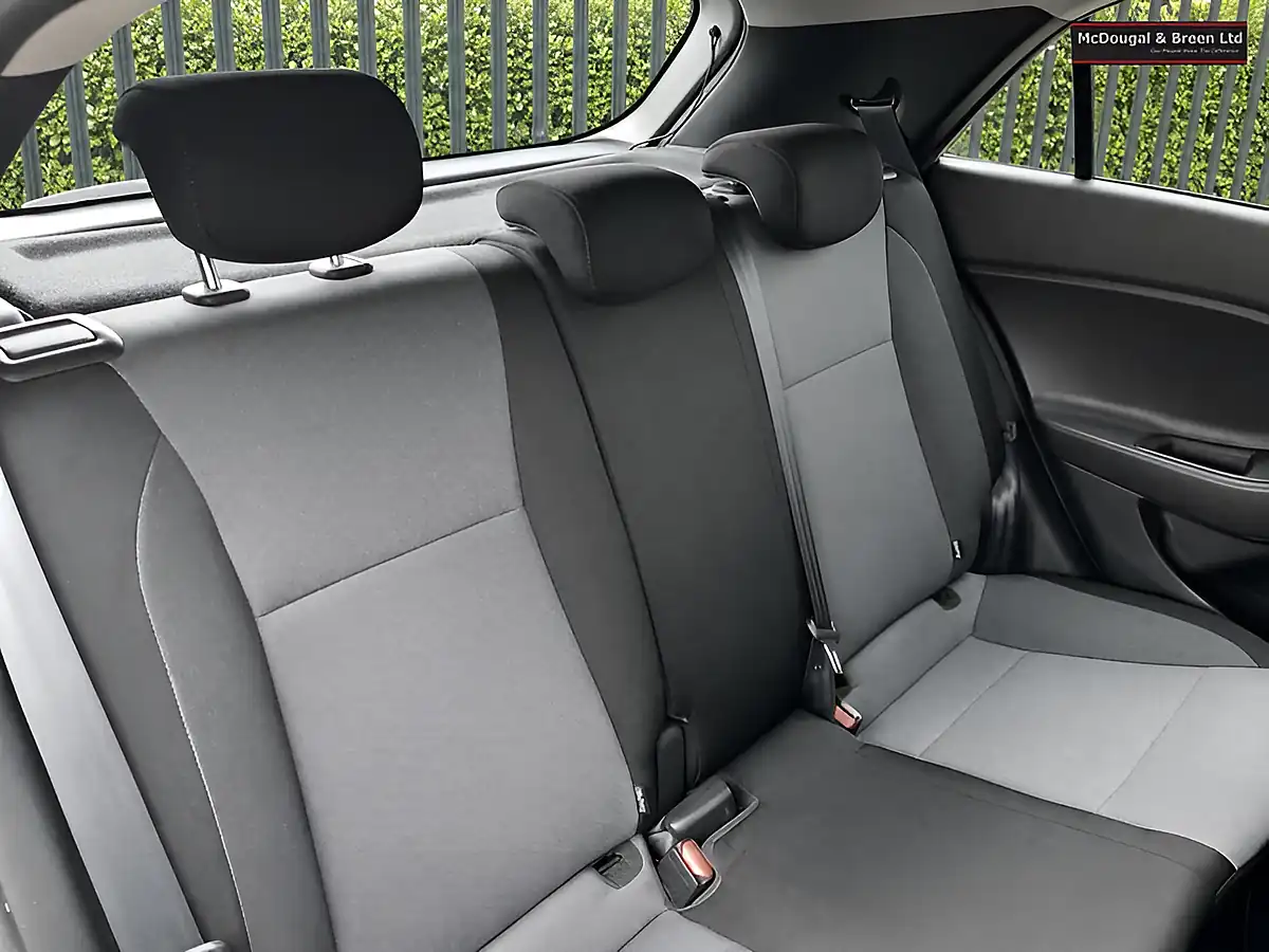 Used 2018 Hyundai i20 Se Launch Edition White - Interior and Exterior details 14