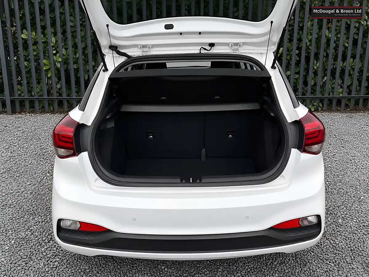 Used 2018 Hyundai i20 Se Launch Edition White - Interior and Exterior details 9
