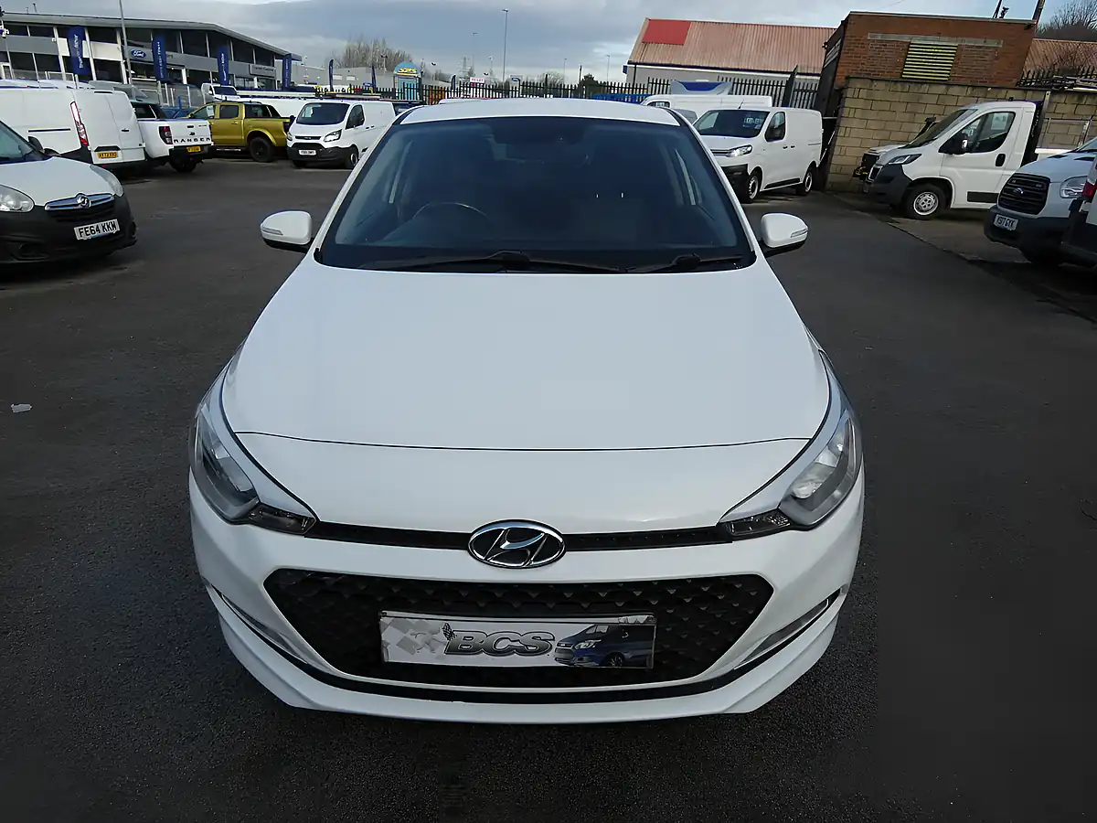 Used 2018 Hyundai i20 Se White - Interior and Exterior details 11