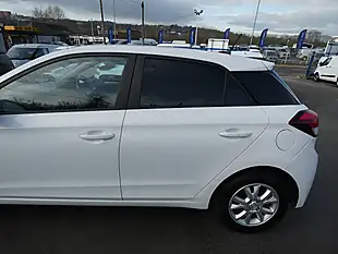 Used 2018 Hyundai i20 Se White - Interior and Exterior details 12