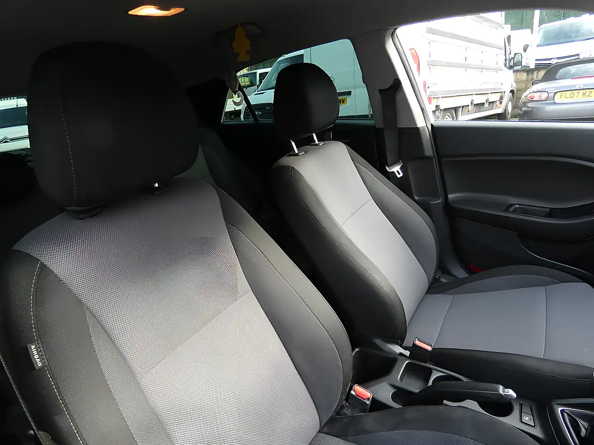 Used 2018 Hyundai i20 Se White - Interior and Exterior details 14