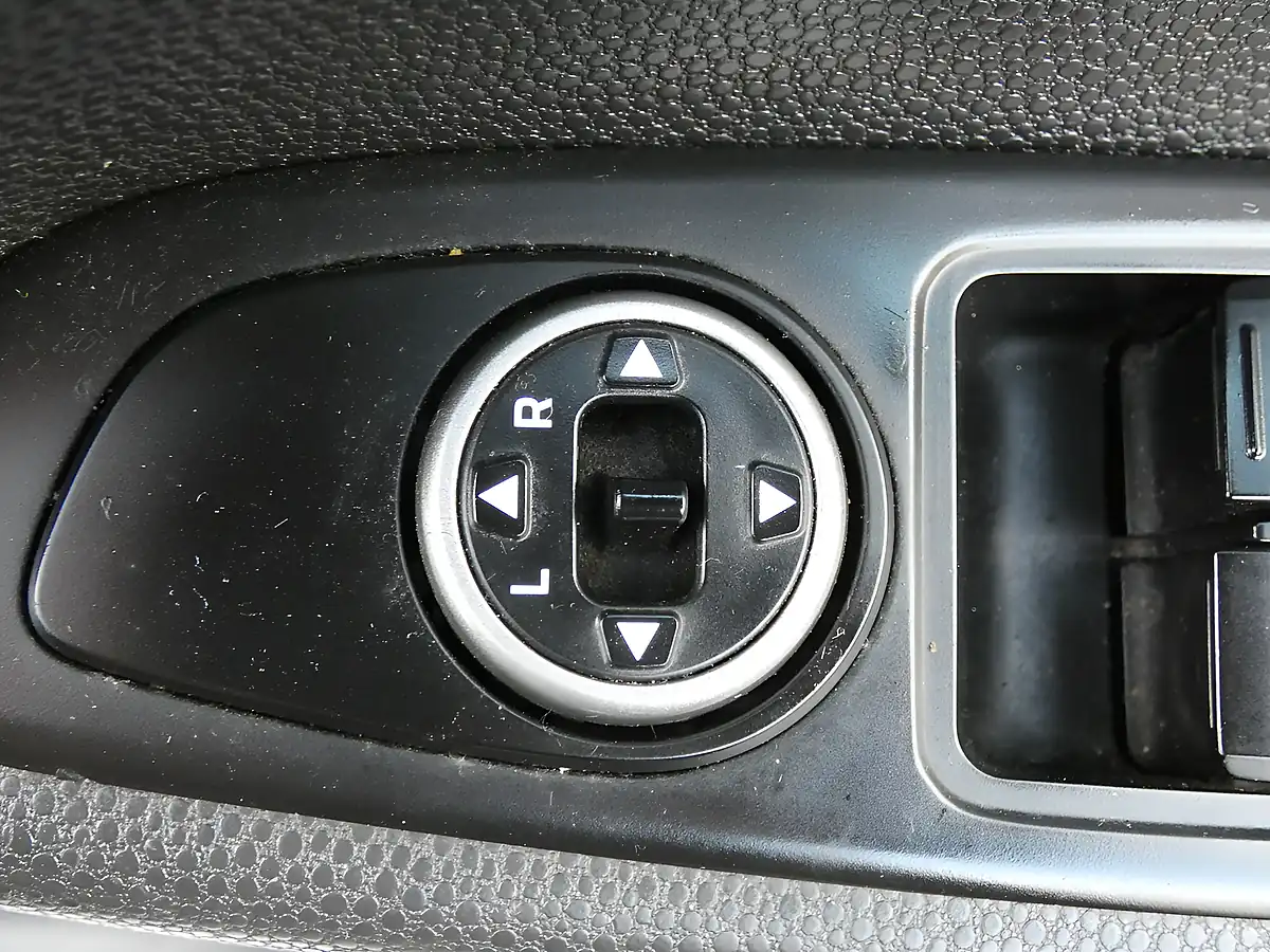 Used 2018 Hyundai i20 Se White - Interior and Exterior details 15