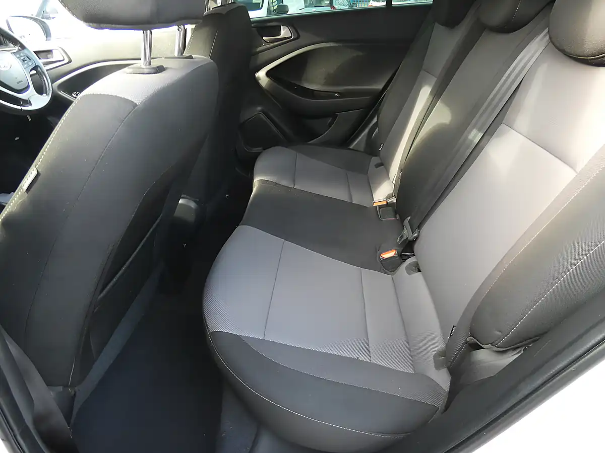 Used 2018 Hyundai i20 Se White - Interior and Exterior details 18