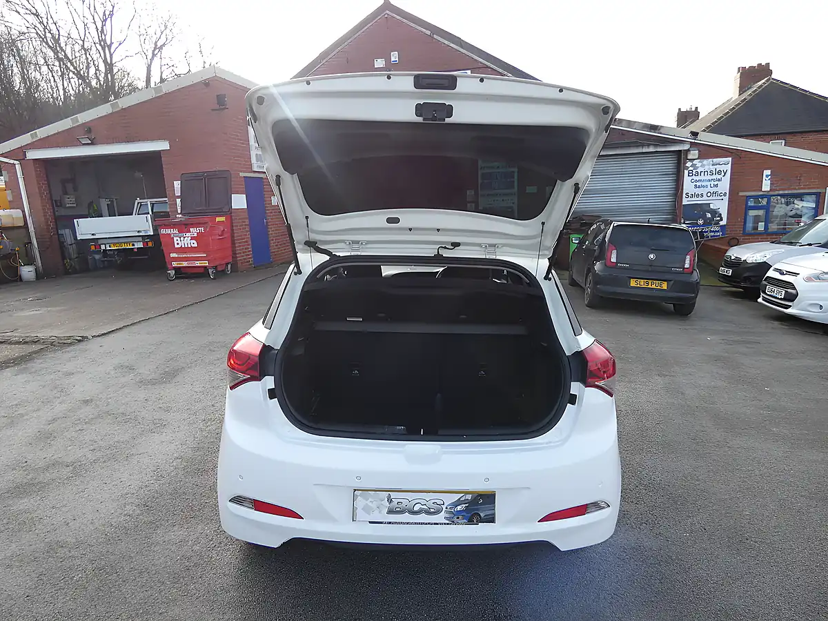 Used 2018 Hyundai i20 Se White - Interior and Exterior details 2