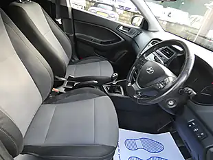 Used 2018 Hyundai i20 Se White - Interior and Exterior details 3