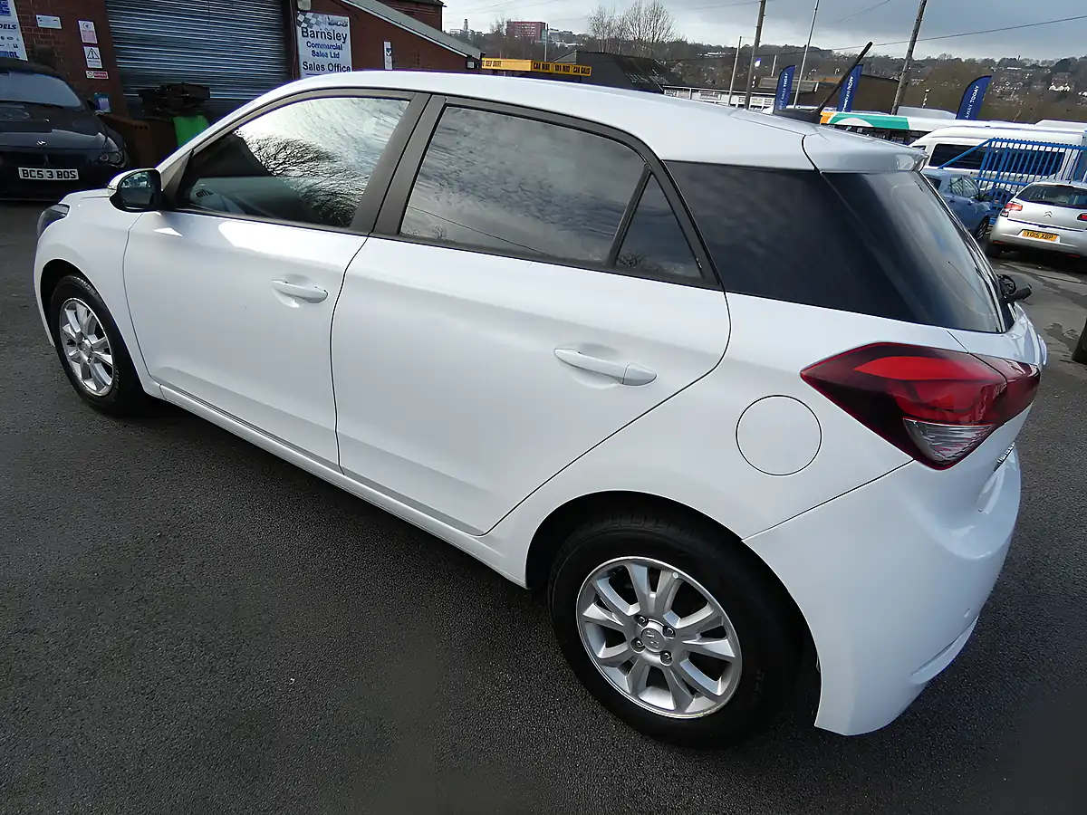 Used 2018 Hyundai i20 Se White - Interior and Exterior details 5
