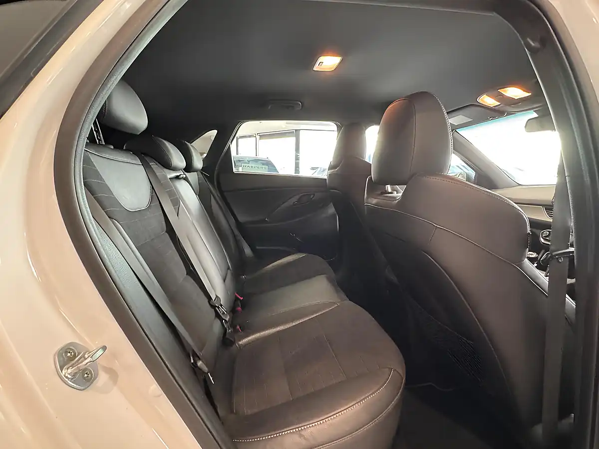 Used 2018 Hyundai i30 N Performance White - Interior and Exterior details 10
