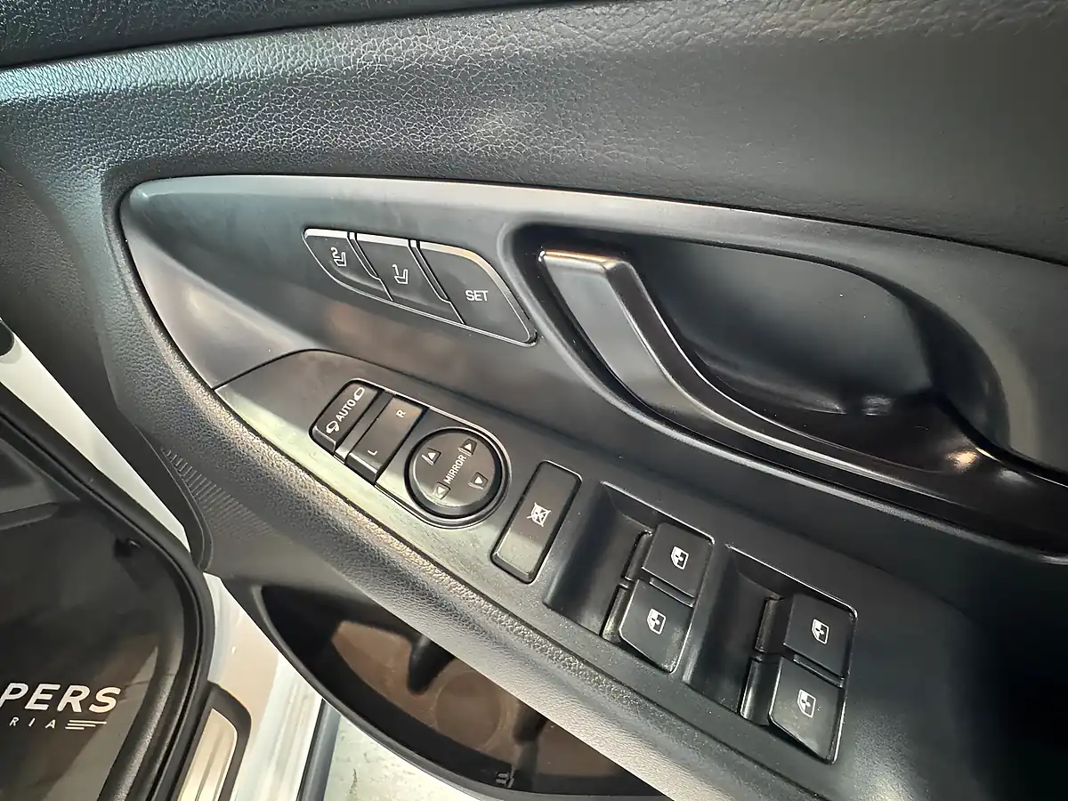 Used 2018 Hyundai i30 N Performance White - Interior and Exterior details 17