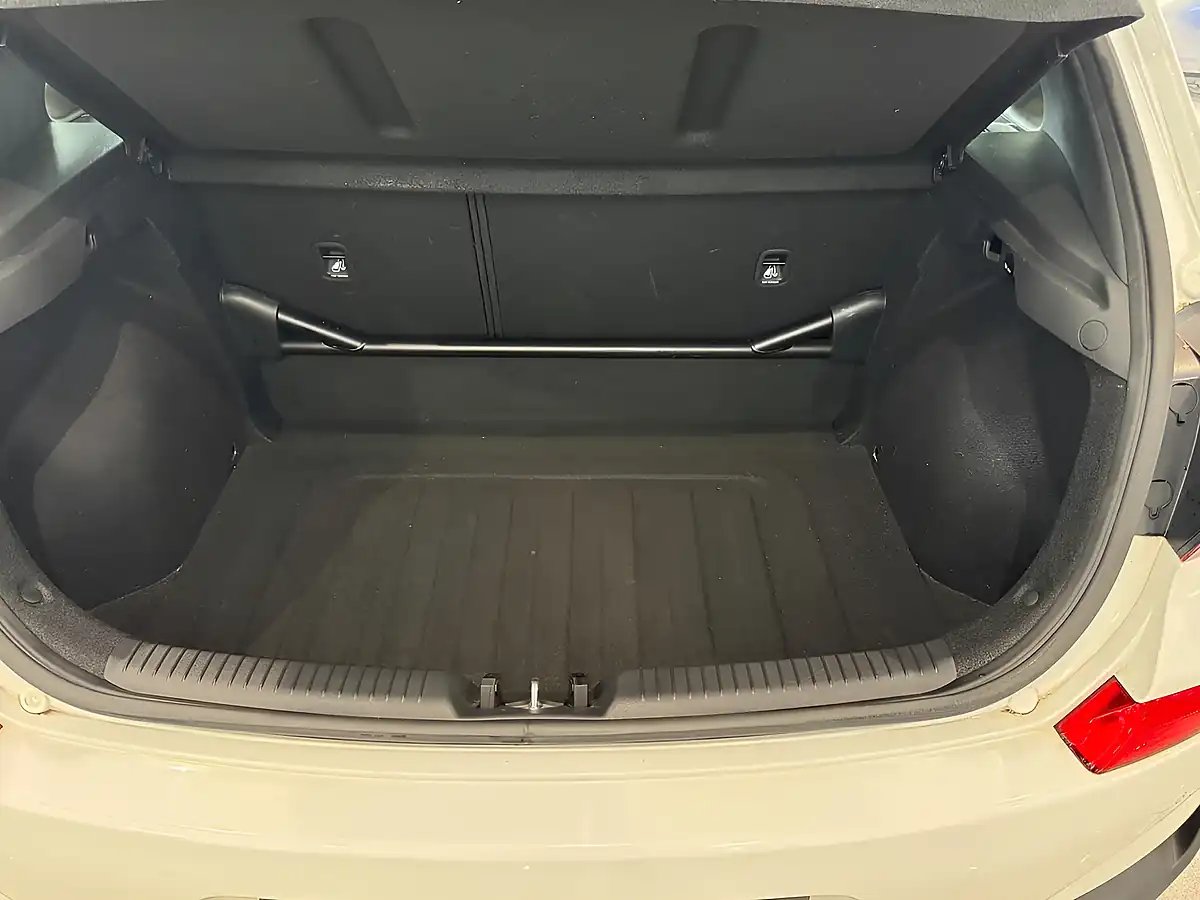 Used 2018 Hyundai i30 N Performance White - Interior and Exterior details 7