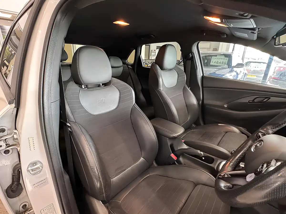 Used 2018 Hyundai i30 N Performance White - Interior and Exterior details 9