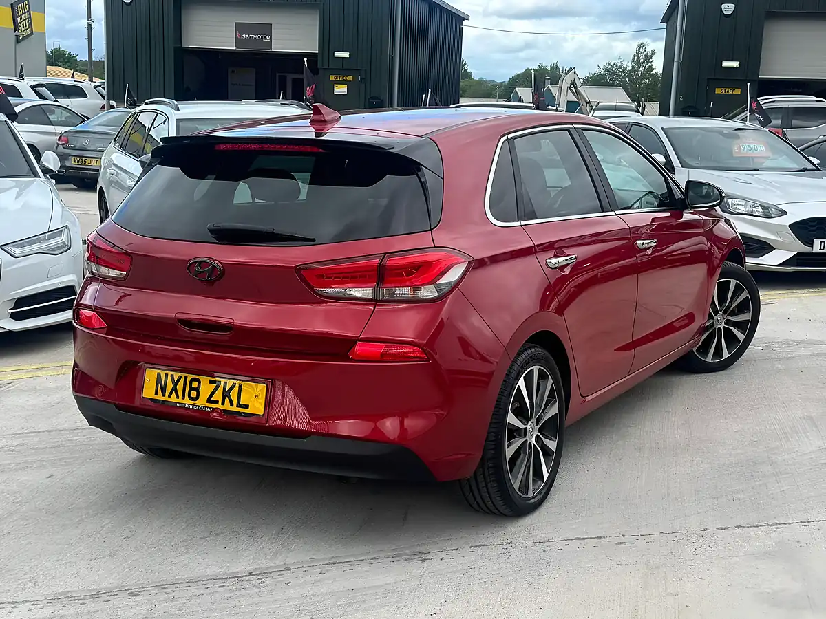 Used 2018 Hyundai I30 Premium Red - Interior and Exterior details 11
