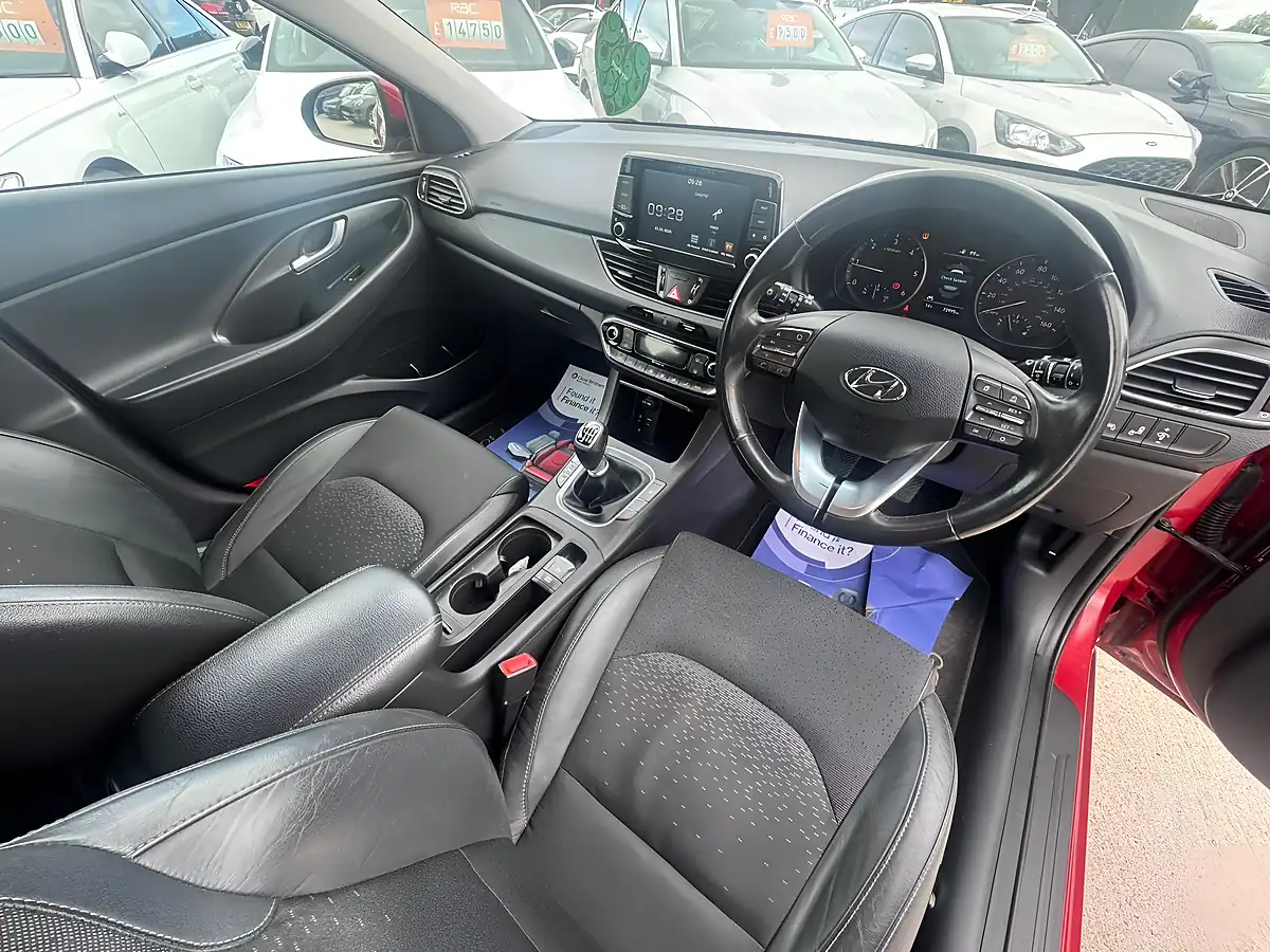Used 2018 Hyundai I30 Premium Red - Interior and Exterior details 13