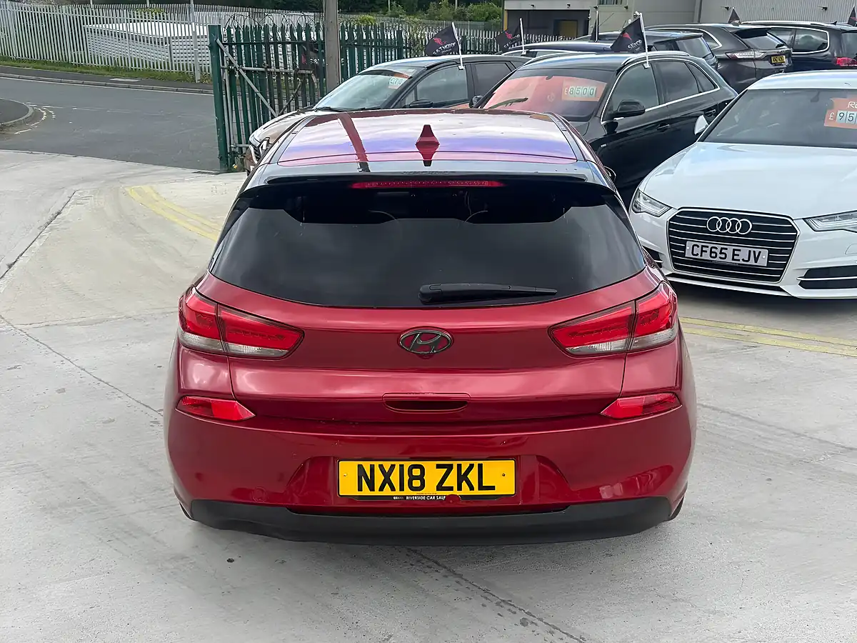 Used 2018 Hyundai I30 Premium Red - Interior and Exterior details 9