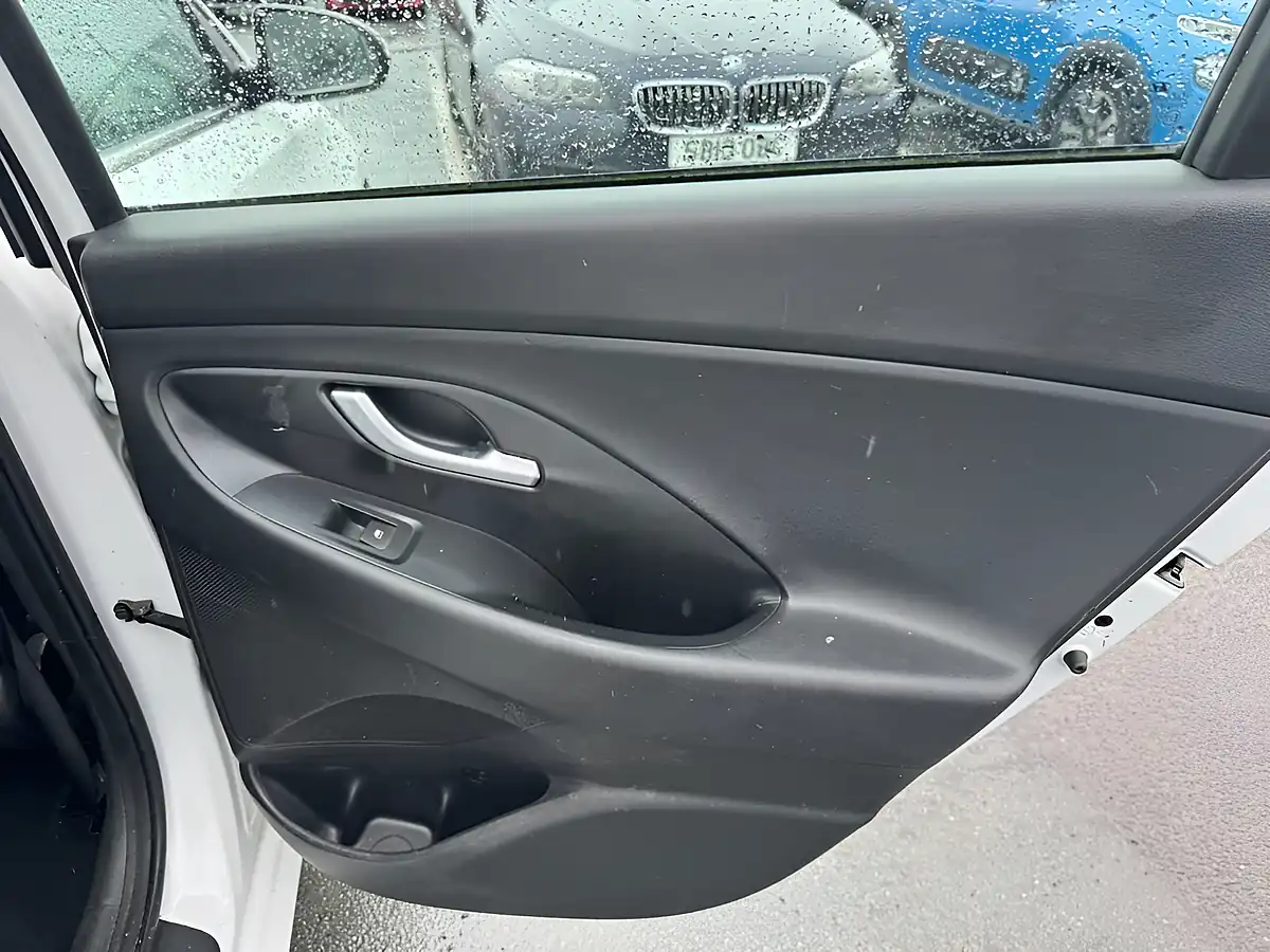 Used 2018 Hyundai I30 Se Edition White - Interior and Exterior details 18