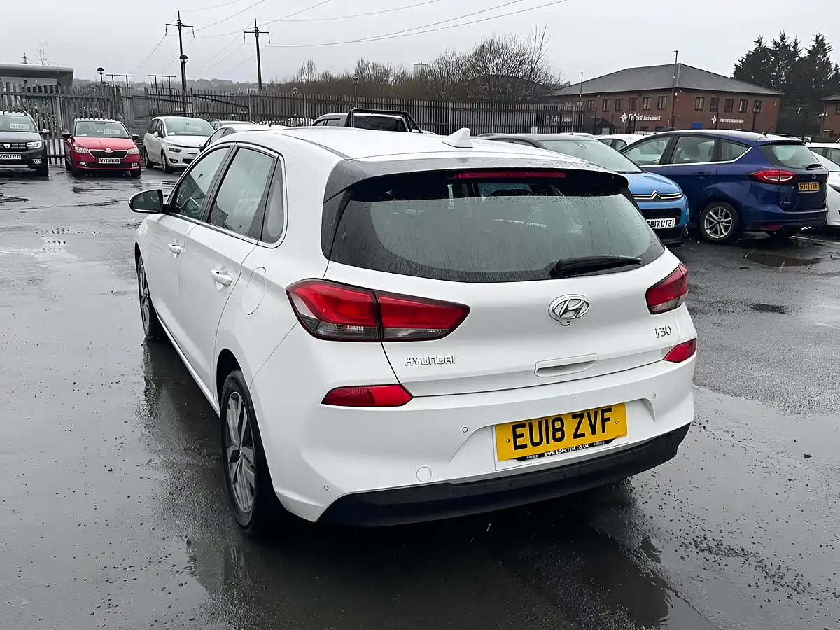 Used 2018 Hyundai I30 Se Edition White - Interior and Exterior details 5