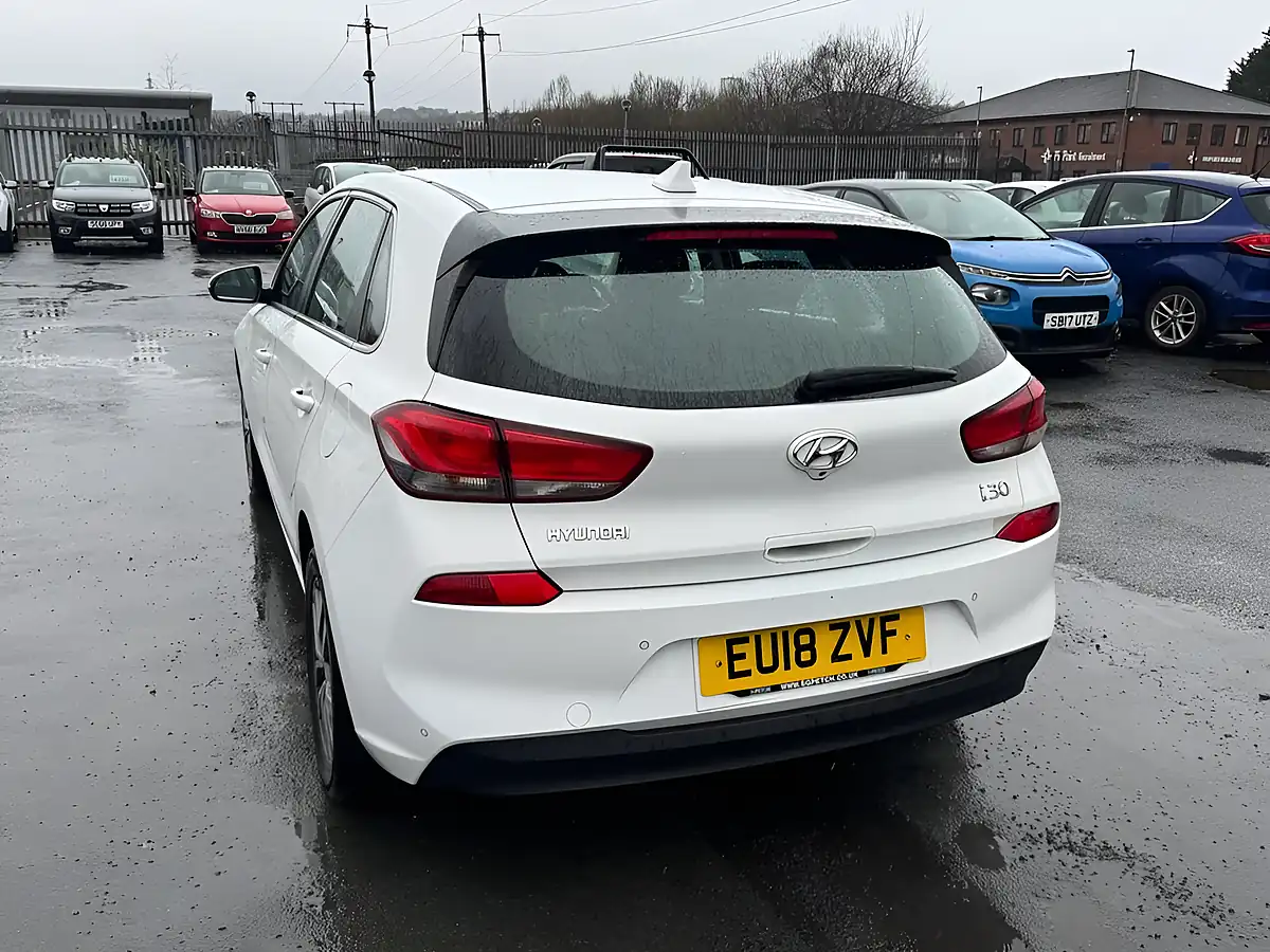 Used 2018 Hyundai I30 Se Edition White - Interior and Exterior details 6