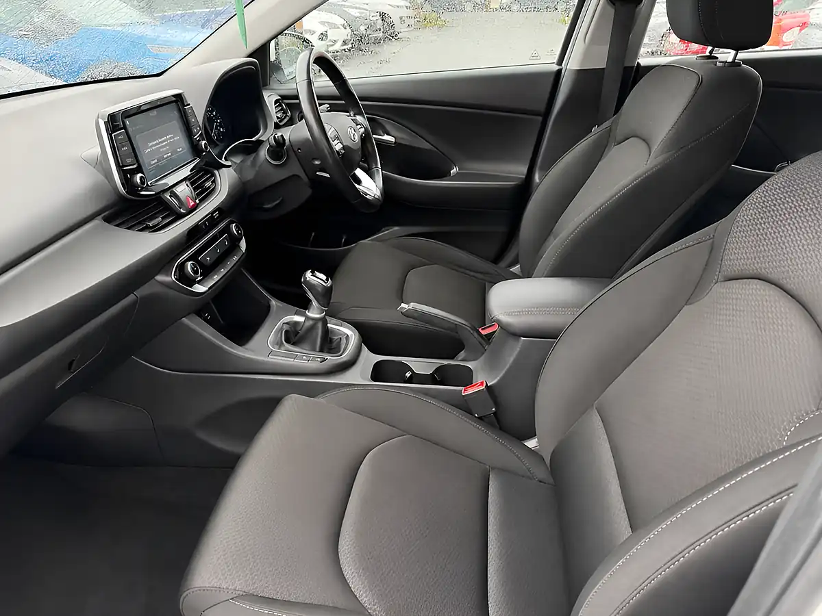 Used 2018 Hyundai I30 Se Edition White - Interior and Exterior details 8