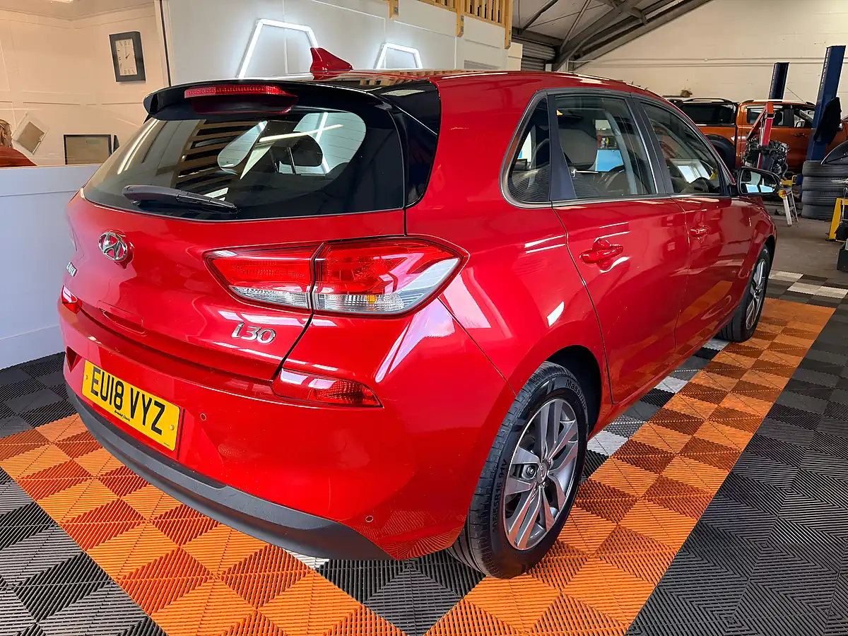 Used 2018 Hyundai I30 Se Nav Fiery Red - Interior and Exterior details 5