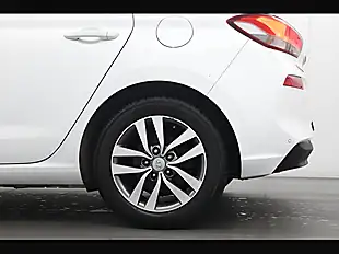 Used 2018 Hyundai i30 Se Nav Polar White - Interior and Exterior details 10