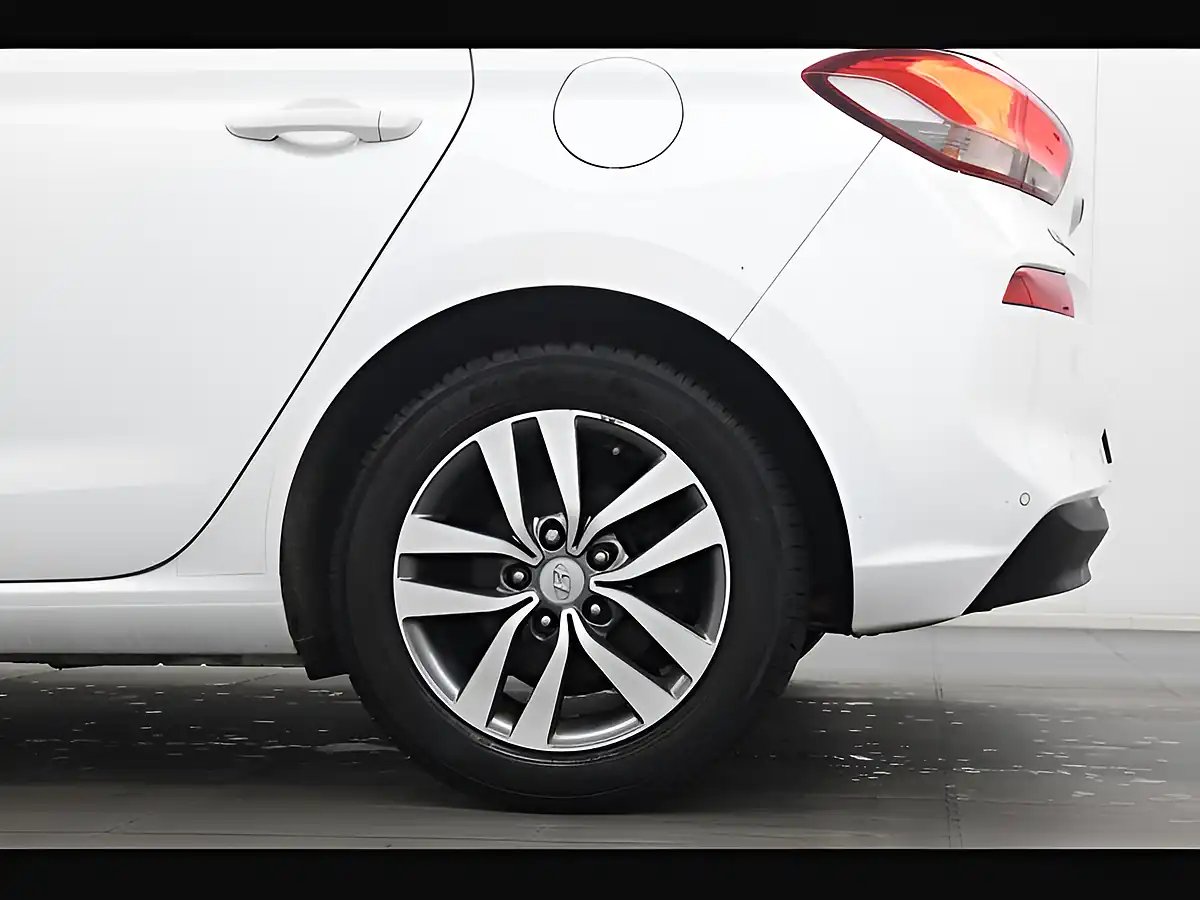 Used 2018 Hyundai i30 Se Nav Polar White - Interior and Exterior details 10