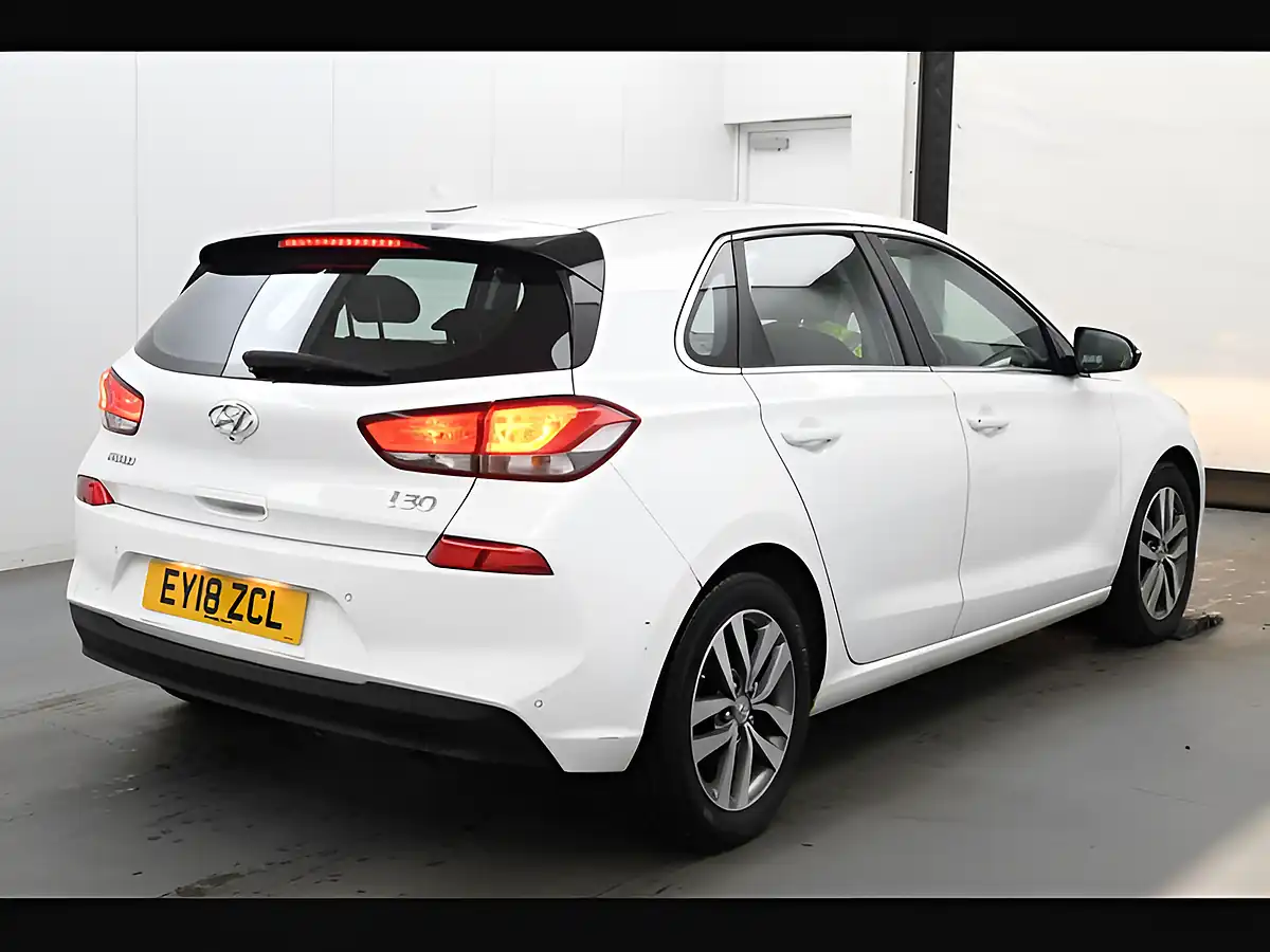 Used 2018 Hyundai i30 Se Nav Polar White - Interior and Exterior details 12